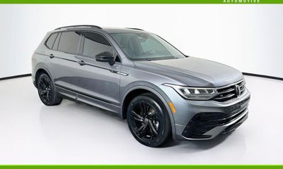 2023 Volkswagen Tiguan SE Black
