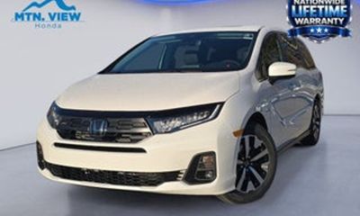 2024 Toyota Sienna LE