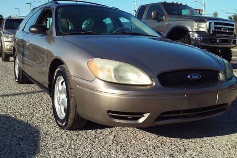 2005 Ford Taurus — a typically priced live listing