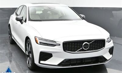 2024 Volvo S60 Plus Dark