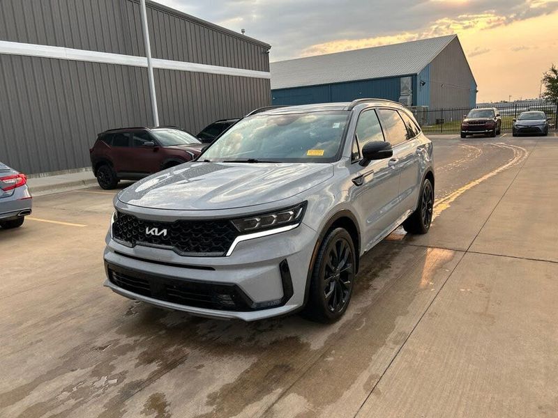 2022 Kia Sorento — a typically priced live listing