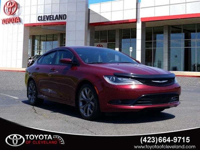 2015 Chrysler 200 — a typically priced live listing