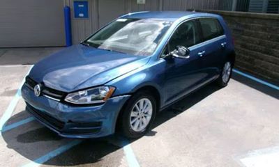 2017 Volkswagen Golf S Wolfsburg SE