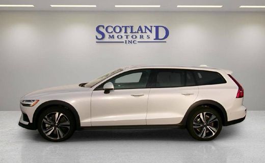 2025 Volvo V60CC Plus
