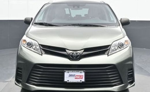 2022 Toyota Sienna LE