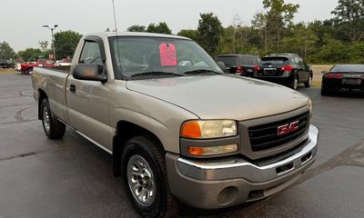 2005 GMC Sierra REG CAB 133