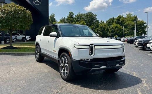 2024 Rivian R1S Adventure