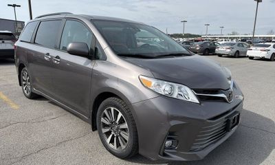 2019 Toyota Sienna LTD Premium XLE