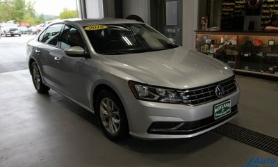 2018 Volkswagen Passat S R Line