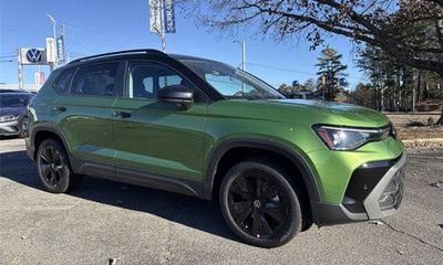 2026 Volkswagen Taos SE Black
