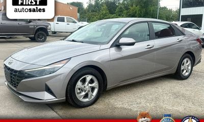 2023 Hyundai Elantra SE