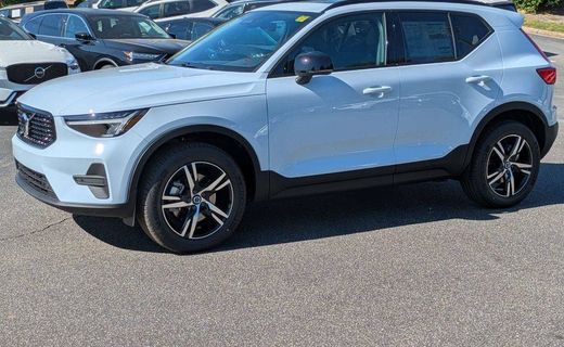 2026 Volvo XC40 Core