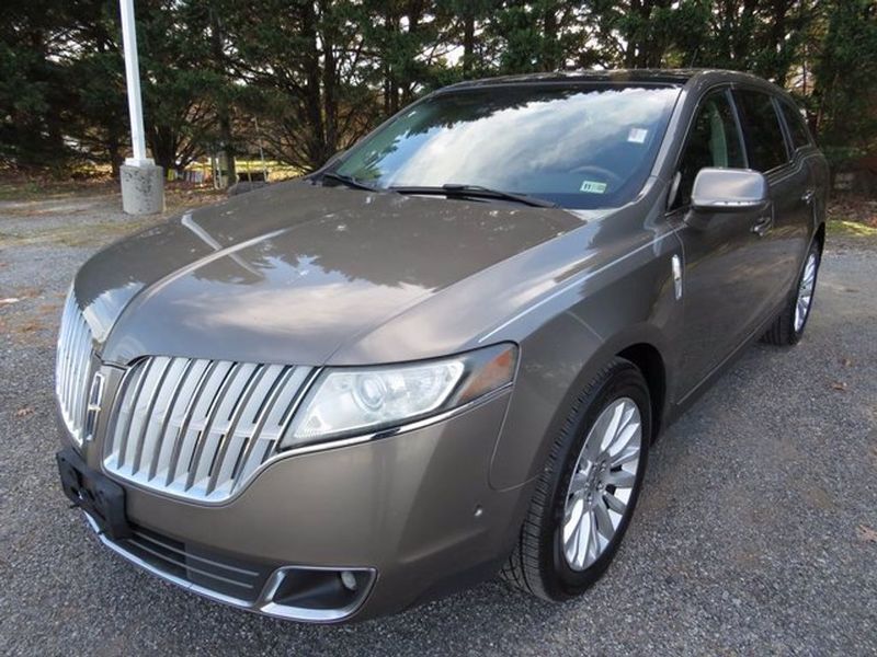 2012 Lincoln MKT — a typically priced live listing
