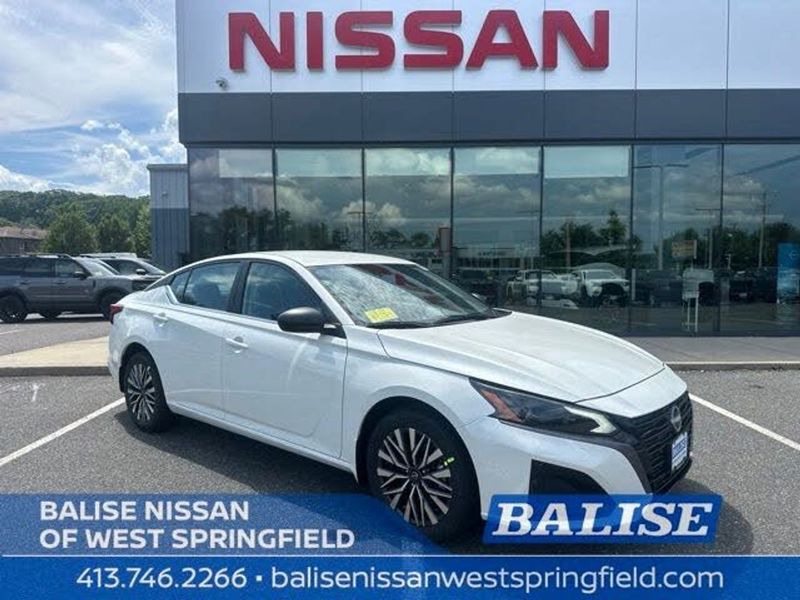 2026 Nissan Altima — a typically priced live listing
