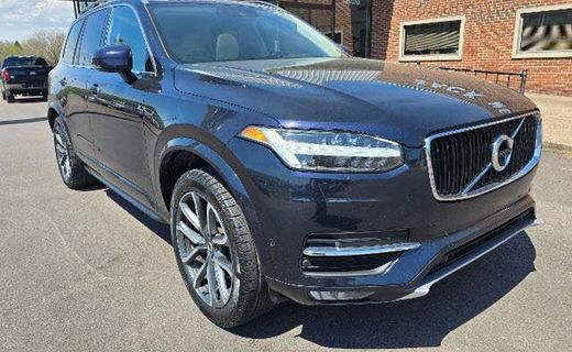2017 Volvo XC90 Momentum