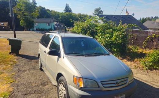 2003 Toyota Sienna LE