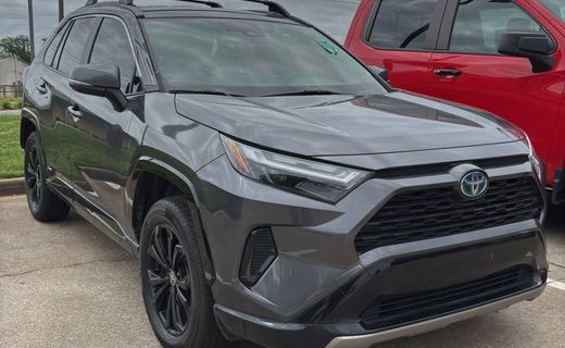 2022 Toyota RAV4 SE