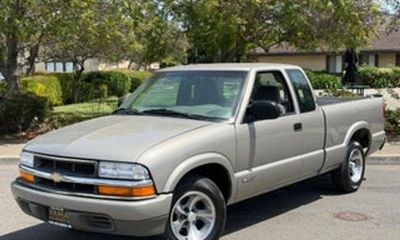 2001 Chevrolet S-10 Pickup Base