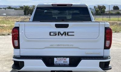 2023 GMC Sierra Elevation