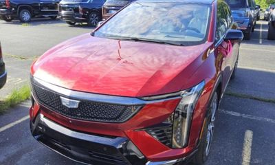 2025 Cadillac Optiq Sport 2