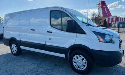 2019 Ford Transit 150 LOW Roof
