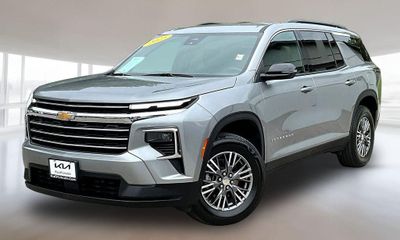 2025 Chevrolet Traverse LT