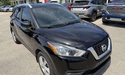 2019 Nissan Kicks S