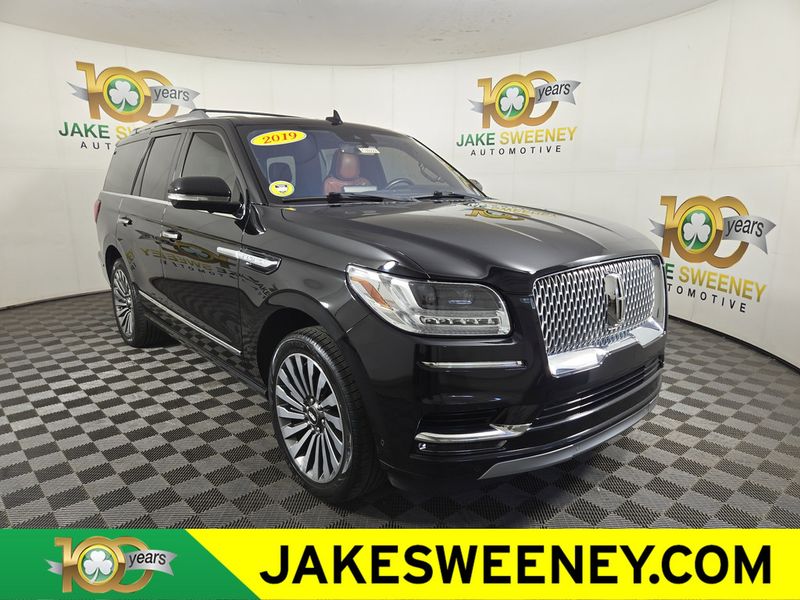 2019 Lincoln Navigator — a typically priced live listing