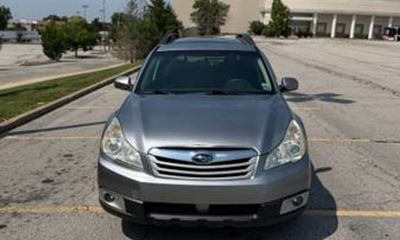 2010 Subaru Outback Premium M R