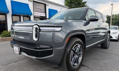 2025 Rivian R1S Adventure