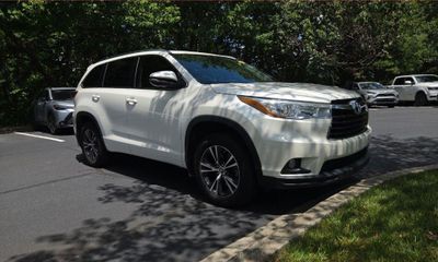 2016 Toyota Highlander Base