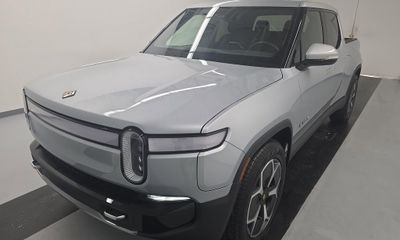2024 Rivian R1T Adventure