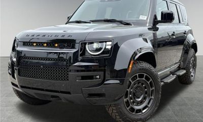 2026 Land Rover Defender Octa Black
