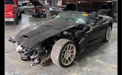 2004 Dodge Viper