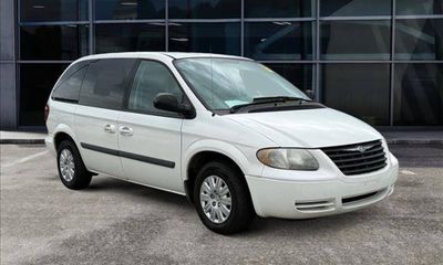 2005 Chrysler Town AND Country Base LX