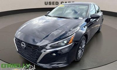 2023 Nissan Altima SR
