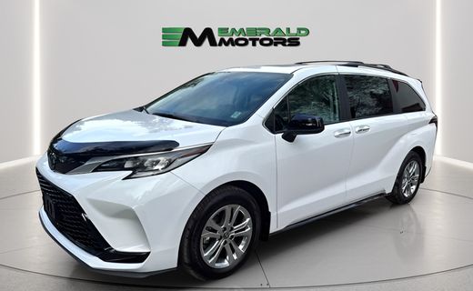 2022 Toyota Sienna LE
