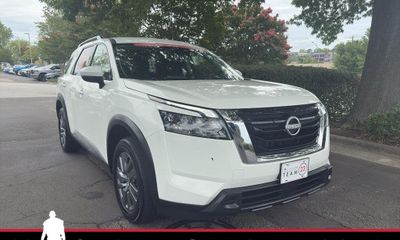 2025 Nissan Pathfinder SV