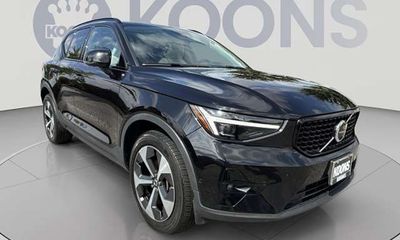 2023 Volvo XC40 Ultimate Dark