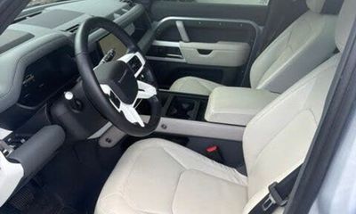 2024 Land Rover Defender 110 SE