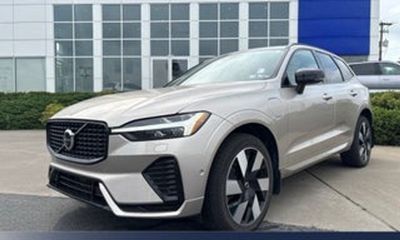 2025 Volvo XC60 Plus Dark