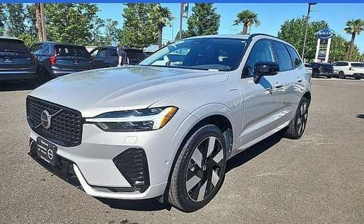 2024 Volvo XC60 Plus Dark