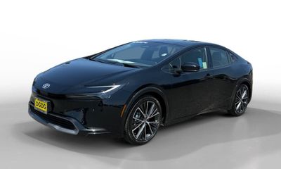 2025 Toyota Prius LE