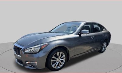 2017 Infiniti Q70 37