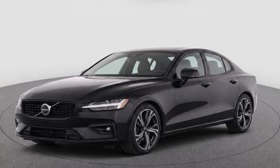 2025 Volvo S60 Plus Dark