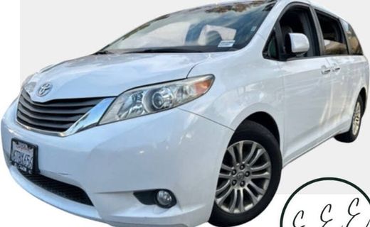 2011 Toyota Sienna XLE