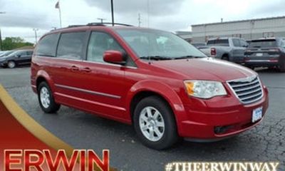 2010 Chrysler Town AND Country RT