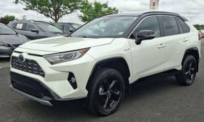 2020 Toyota RAV4 XLE HV