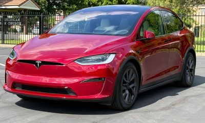 2023 Tesla Model X Standard Range