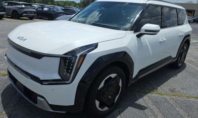 2024 Kia EV9 Land